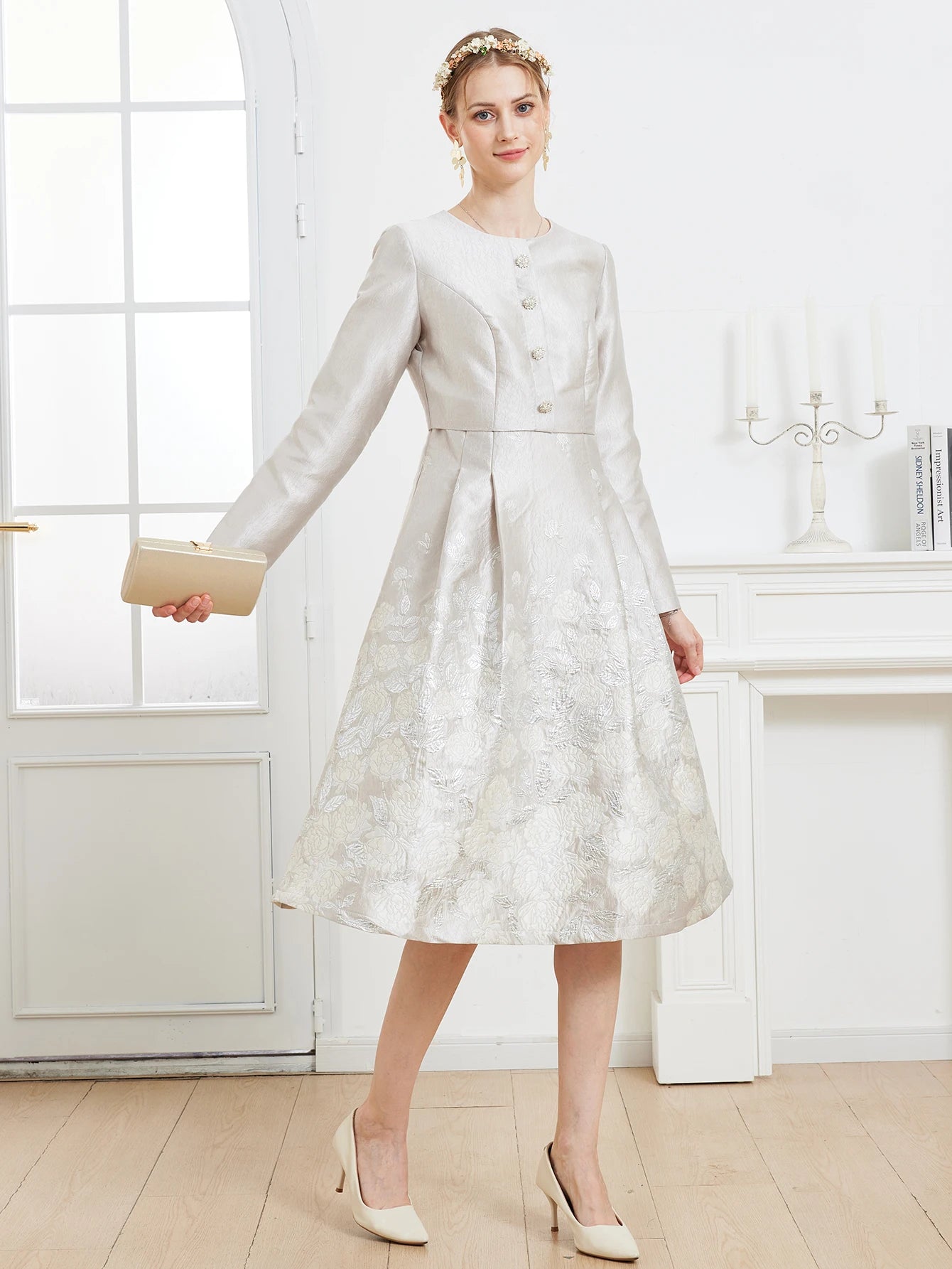 Luxury Embroidered Jacquard Dress with Round Neck Long Sleeves Waist-Fitting Flared Hem and Elegant Light Luxury Wedding Gown